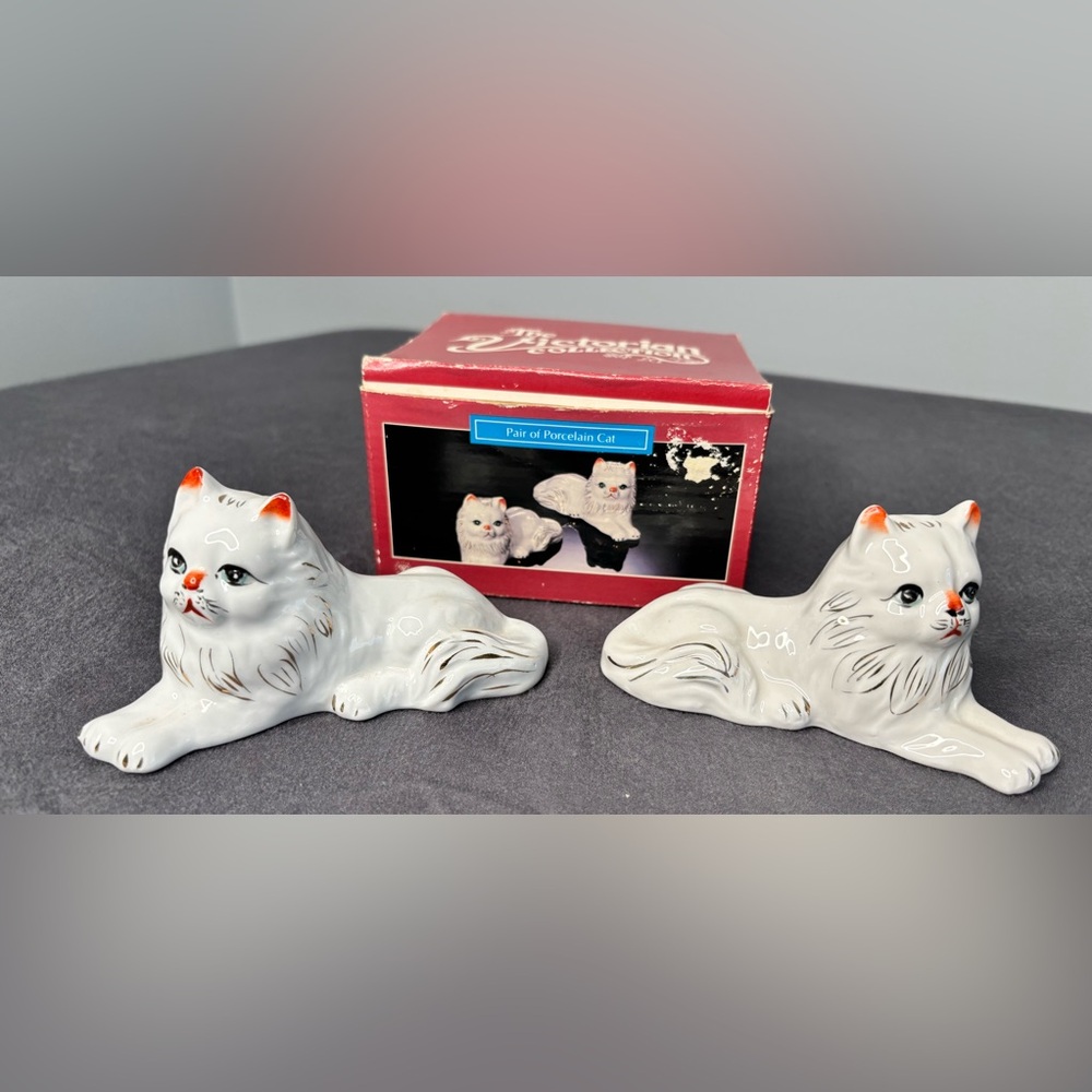 Vintage Porcelain White Cat Pair With Gold Nails Figurine Made in China